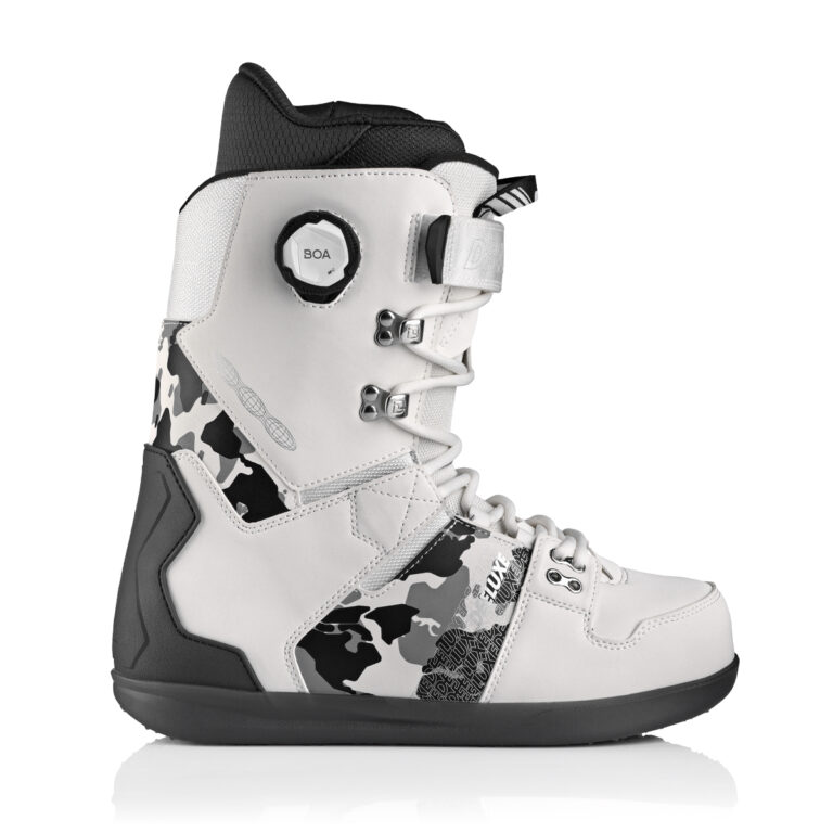 Deeluxe DNA Pro Snowboard Boots in Blizzard colorway with dual-lacing system and medium flex.